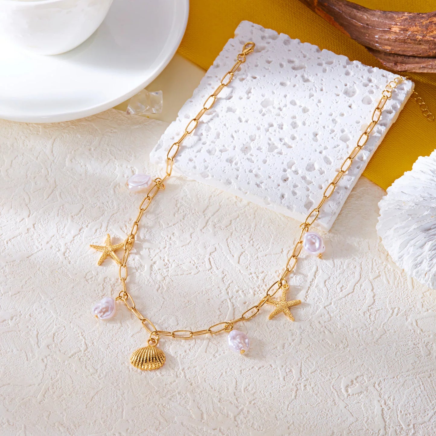 Bohemian Starfish Shell Conch Pendant Necklace for Women Imitation Pearl Charm Chain Necklace Beach Vacation Party Jewelry Gift