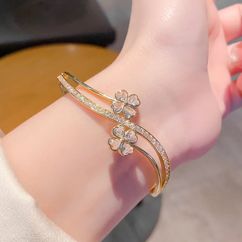 Luxury Women's Gold Rhinestone Flower Pop Bracelet